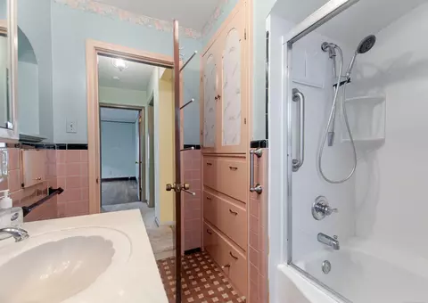 2039 Hampton, Grosse Pointe Woods, MI 48236 photo 17