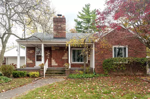 2039 Hampton, Grosse Pointe Woods, MI 48236