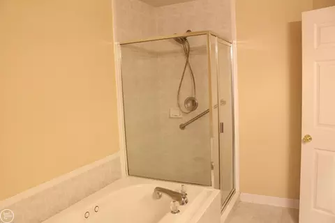 Bath - 21432 Mackenzie, Macomb, MI 48044 photo 5 of 6