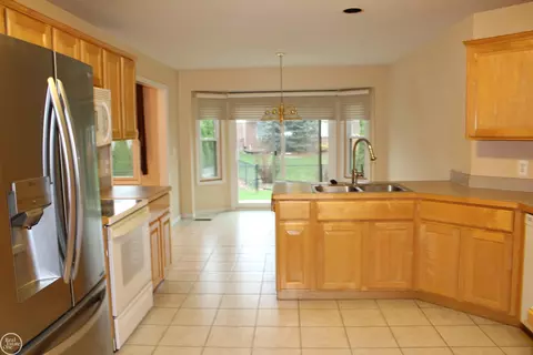 Kitchen - 21432 Mackenzie, Macomb, MI 48044 photo 3 of 4