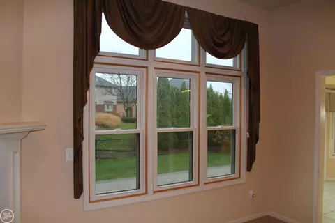 Living - 21432 Mackenzie, Macomb, MI 48044 photo 2 of 3