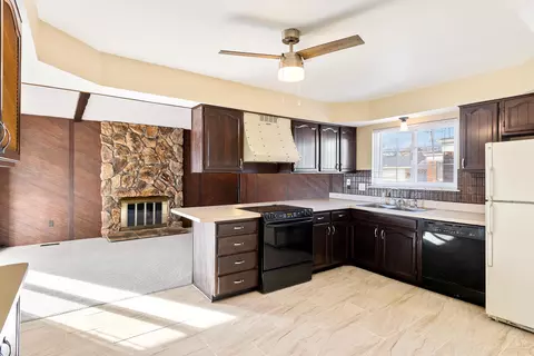 Kitchen - 14020 Bade, Warren, MI 48088 photo 1 of 4