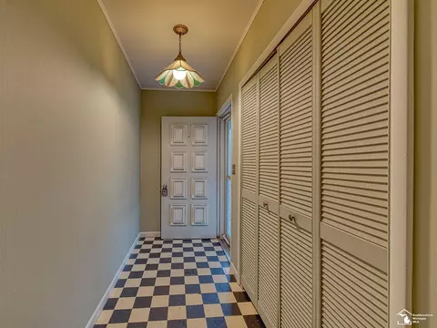 Entry Way - 1455 Kent, Carleton, MI 48117 photo 1 of 2