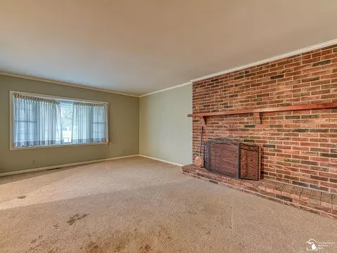 Living - 1455 Kent, Carleton, MI 48117 photo 3 of 5