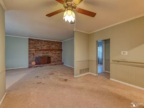 Living - 1455 Kent, Carleton, MI 48117 photo 5 of 5