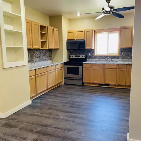Kitchen - 206 S Howell, Owosso, MI 48867 photo 1 of 2