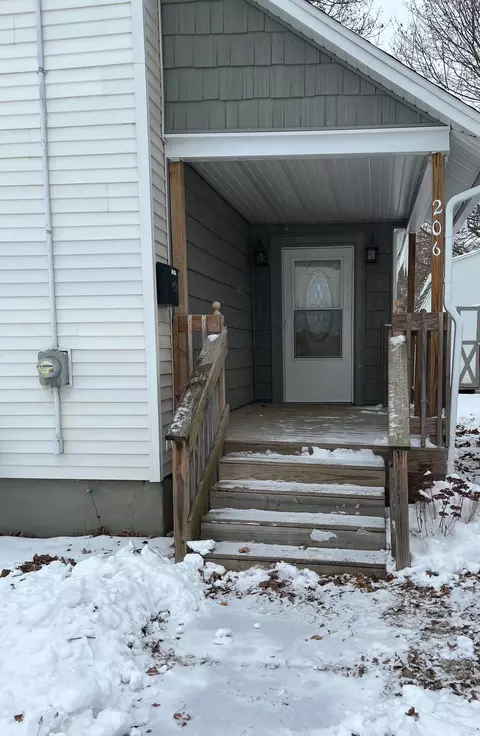 Exterior - 206 S Howell, Owosso, MI 48867 photo 1 of 6