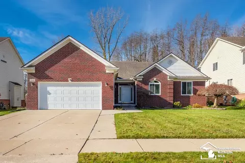23140 W W Crk, New Boston, MI 48164