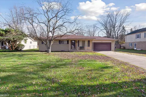 38110 Pineridge, Harrison Township, MI 48045