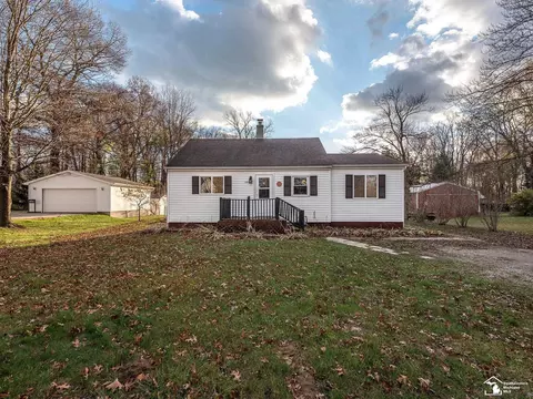 3843 E Stein, La Salle, MI 48145