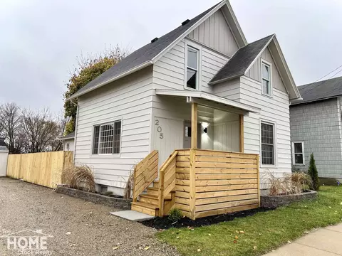 205 S Shiawassee, Owosso, MI 48867