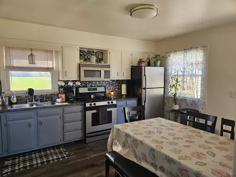 Kitchen - 991 Substation, Temperance, MI 48182 photo 1 of 2
