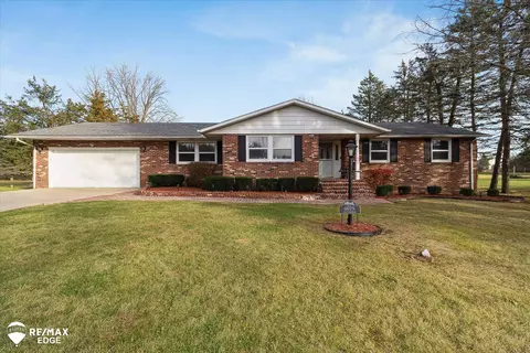 6075 Center, Grand Blanc, MI 48439