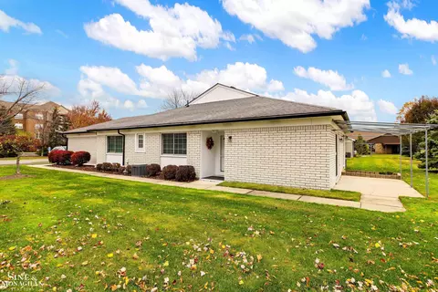 624 Country Clb, Saint Clair Shores, MI 48082