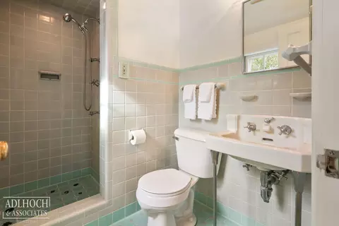 Bath - 1336 Audubon, Grosse Pointe, MI 48230 photo 2 of 3