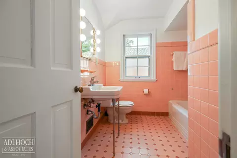 Bath - 1336 Audubon, Grosse Pointe, MI 48230 photo 3 of 3
