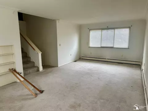 Living - 6700 Keithcrest, Temperance, MI 48182 photo 6 of 6