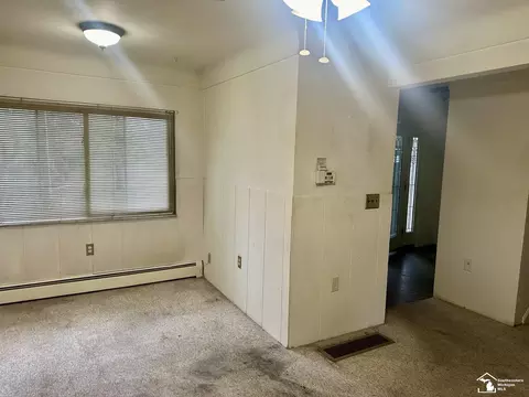 Living - 6700 Keithcrest, Temperance, MI 48182 photo 4 of 6