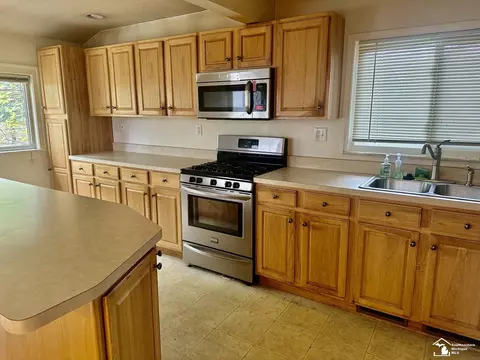 Kitchen - 6700 Keithcrest, Temperance, MI 48182 photo 1 of 3