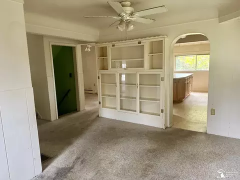 Living - 6700 Keithcrest, Temperance, MI 48182 photo 2 of 6