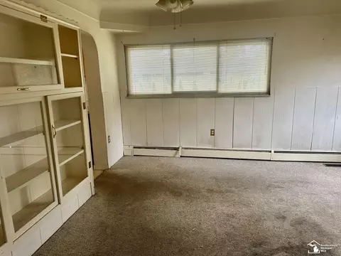 Living - 6700 Keithcrest, Temperance, MI 48182 photo 1 of 6