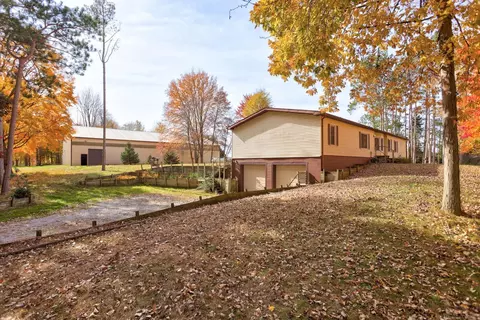 5735 Pinkerton Rd, Vassar, MI 48768