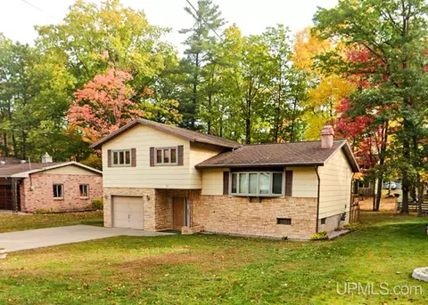 15 Elder, Marquette, MI 49855