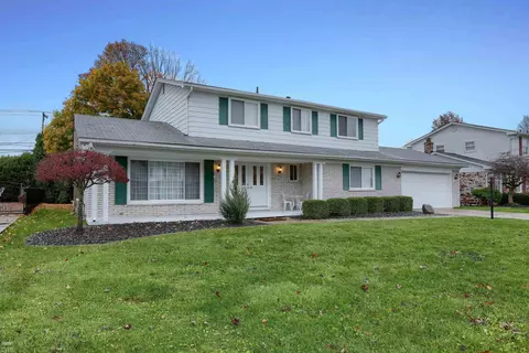 38528 Foxcroft, Harrison Township, MI 48045