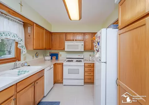 8420 Wolverine, Temperance, MI 48182 photo 11