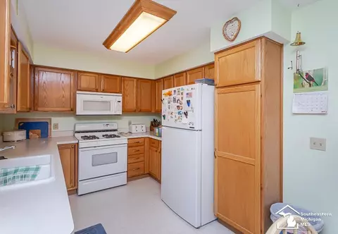8420 Wolverine, Temperance, MI 48182 photo 10