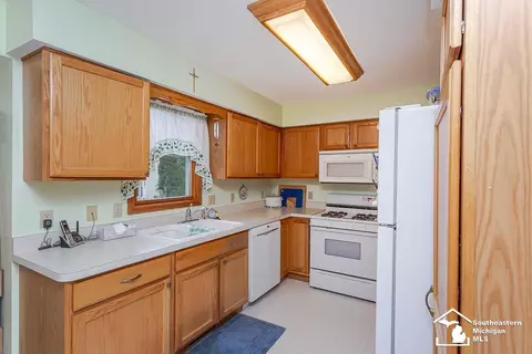 8420 Wolverine, Temperance, MI 48182 photo 12