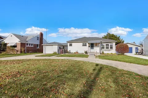 7271 Dale, Center Line, MI 48015