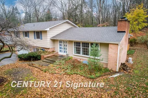 6101 Sturgeon Creek Pkwy, Midland, MI 48640