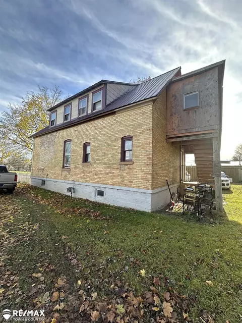 Exterior - 715 N Silverleaf, Gladwin, MI 48624 photo 2 of 5