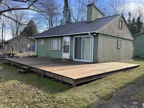 1731 Riverside Dr, Gladwin, MI 48624