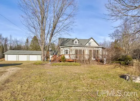 5748 Brampton 275, Gladstone, MI 49837