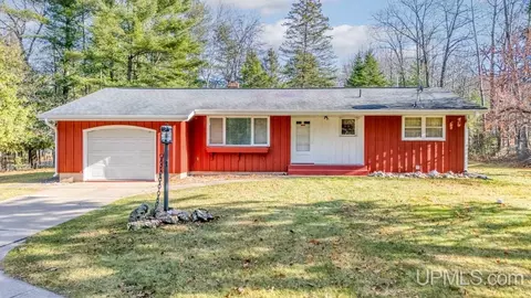 w9293 Hibbard Street, Iron Mountain, MI 49801