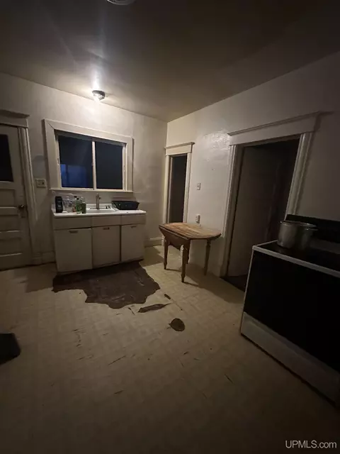 209 N 14th, Escanaba, MI 49829 photo 5