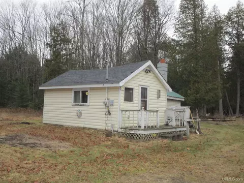 3844 9th Ln, Bark River, MI 49807