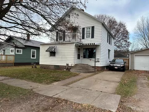 910 W A, Iron Mountain, MI 49801