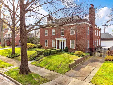 31 Beverly, Grosse Pointe Farms, MI 48236