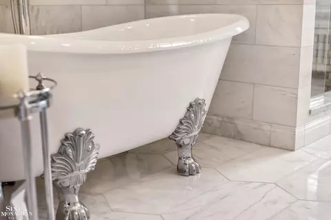 Bath - 31 Beverly, Grosse Pointe Farms, MI 48236 photo 3 of 10