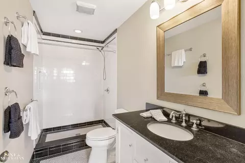 Bath - 31 Beverly, Grosse Pointe Farms, MI 48236 photo 9 of 10