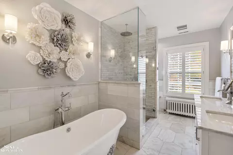Bath - 31 Beverly, Grosse Pointe Farms, MI 48236 photo 2 of 10