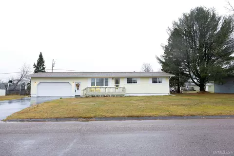 1735 Glendora, Ishpeming, MI 49849
