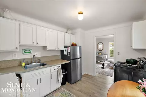 Kitchen - 83 Lakeview, Grosse Pointe Farms, MI 48236 photo 2 of 4