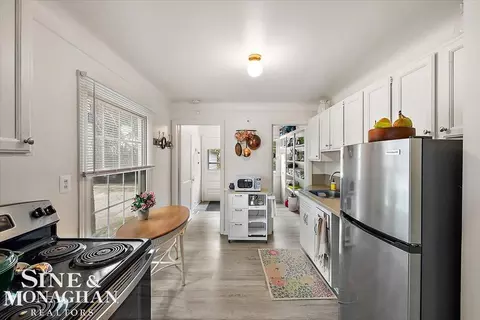 Kitchen - 83 Lakeview, Grosse Pointe Farms, MI 48236 photo 1 of 4