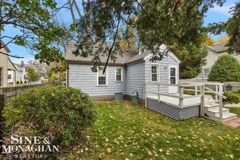 Exterior - 83 Lakeview, Grosse Pointe Farms, MI 48236 photo 5 of 9