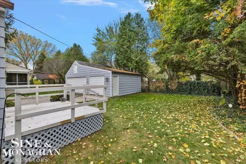 Exterior - 83 Lakeview, Grosse Pointe Farms, MI 48236 photo 6 of 9