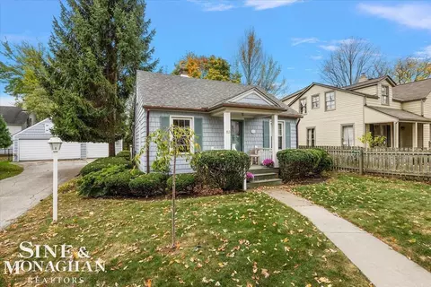 Exterior - 83 Lakeview, Grosse Pointe Farms, MI 48236 photo 4 of 9